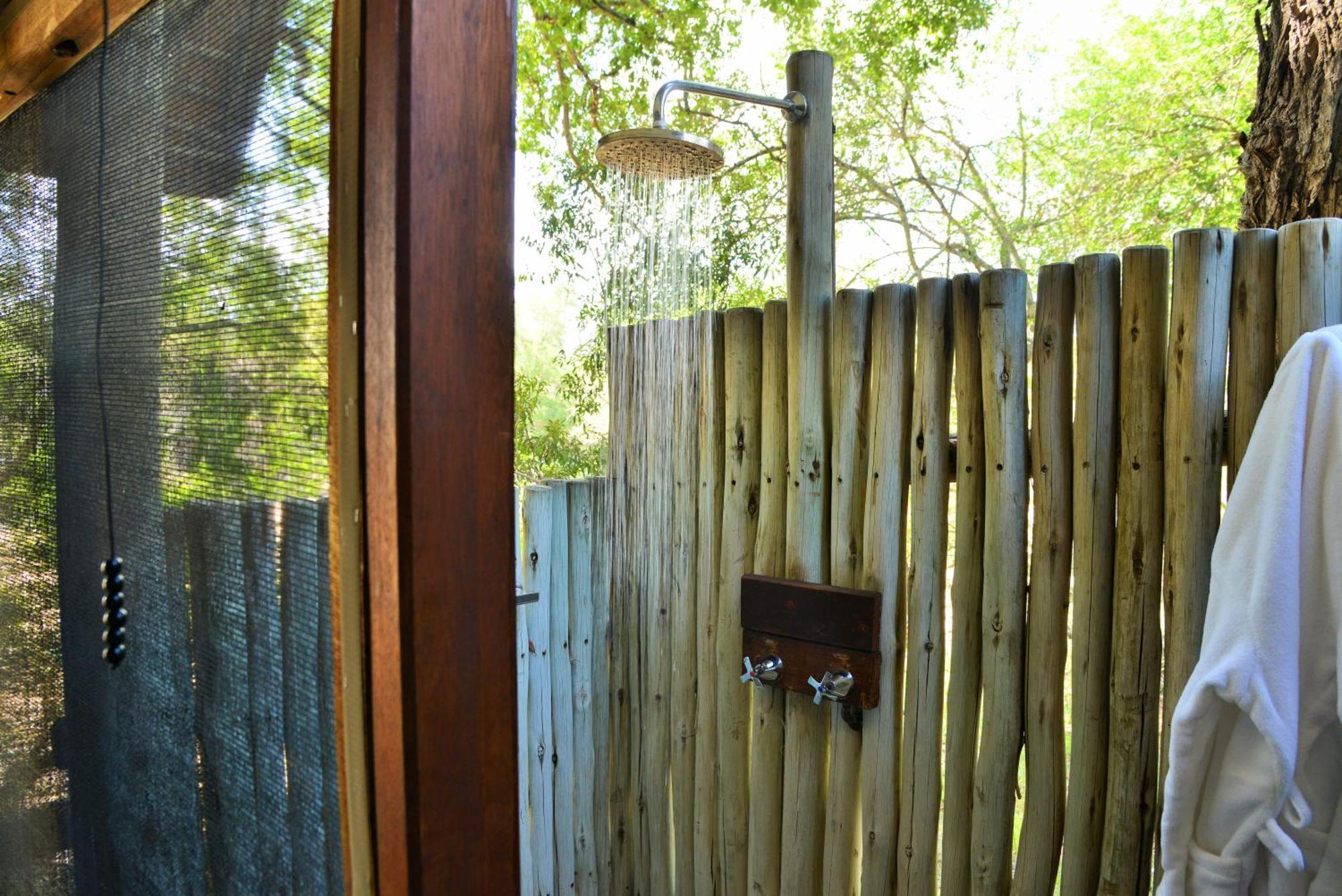 Rhino Post Safari Lodge Скукуза Екстер'єр фото