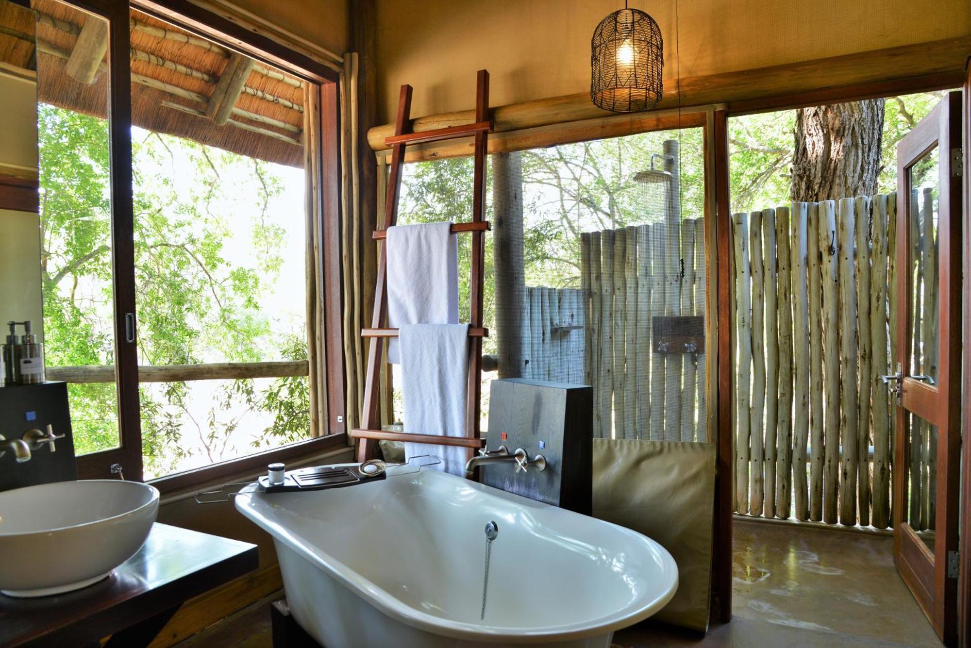 Rhino Post Safari Lodge Скукуза Екстер'єр фото