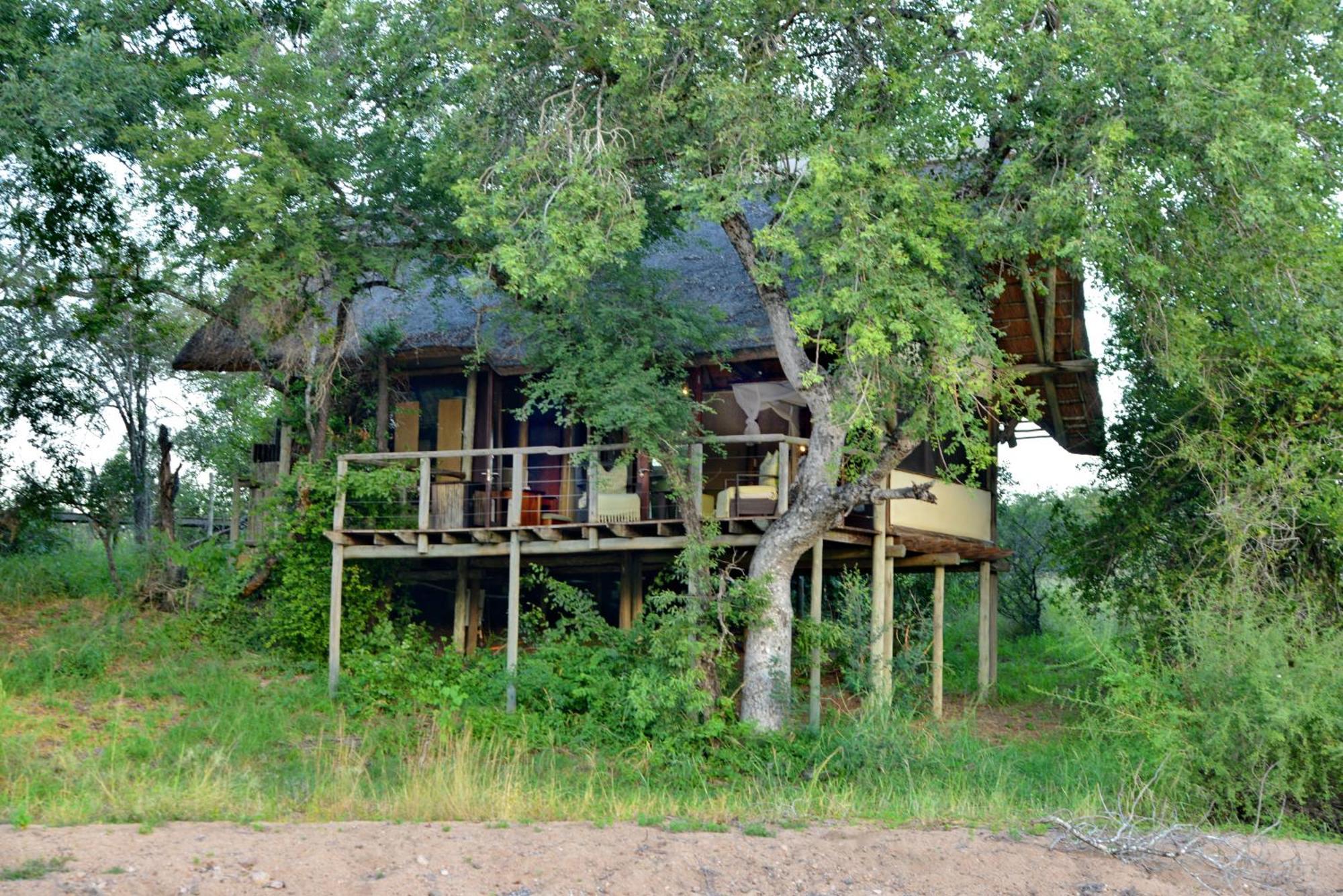 Rhino Post Safari Lodge Скукуза Екстер'єр фото