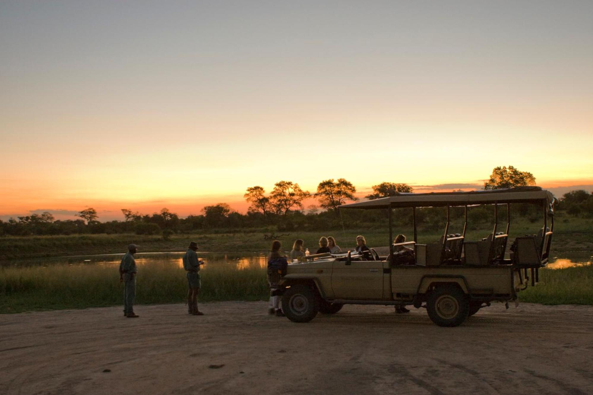 Rhino Post Safari Lodge Скукуза Екстер'єр фото