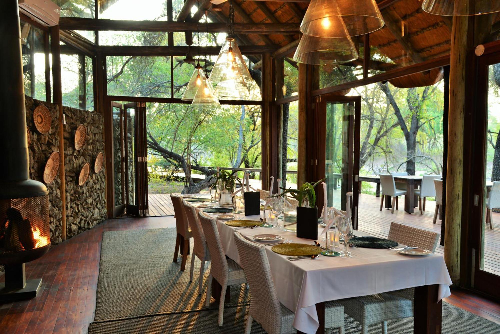 Rhino Post Safari Lodge Скукуза Екстер'єр фото