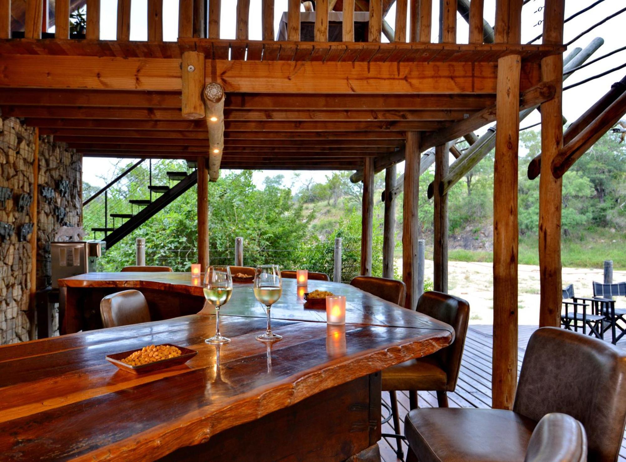 Rhino Post Safari Lodge Скукуза Екстер'єр фото
