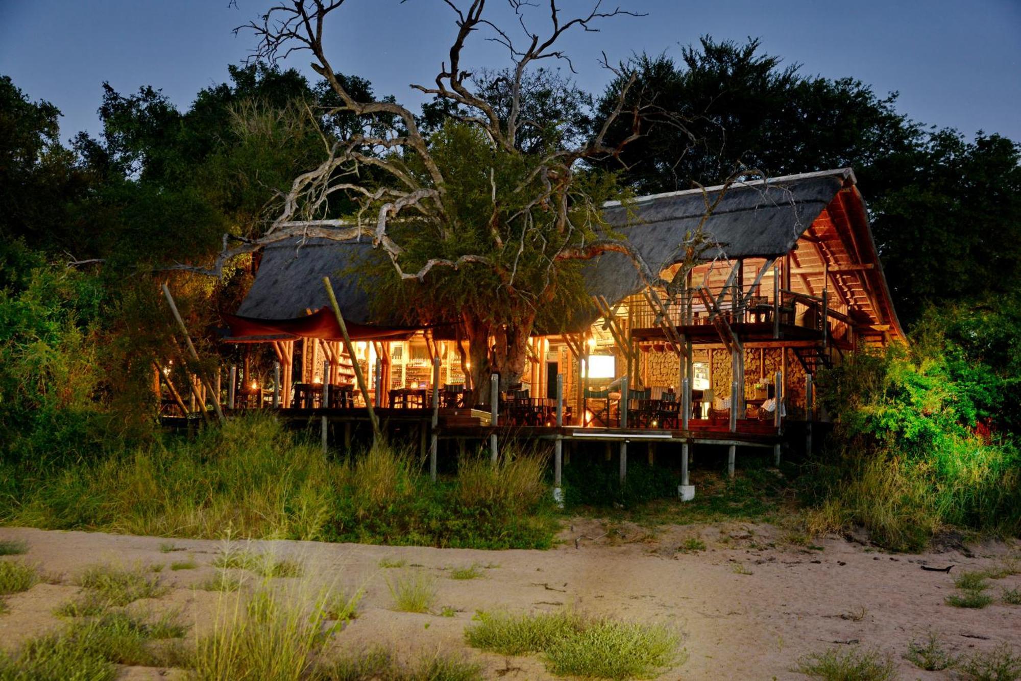 Rhino Post Safari Lodge Скукуза Екстер'єр фото