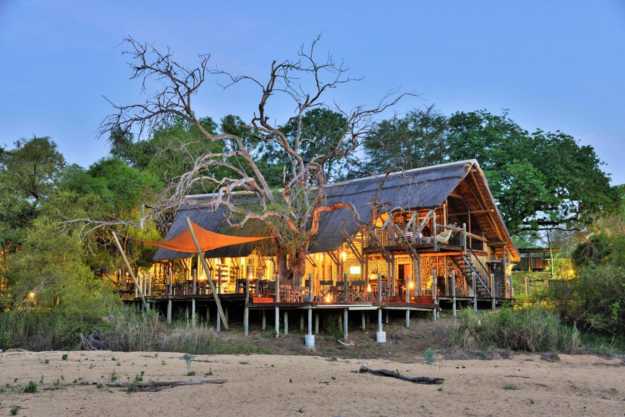 Rhino Post Safari Lodge Скукуза Екстер'єр фото