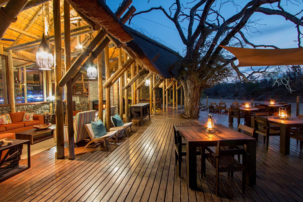 Rhino Post Safari Lodge Скукуза Екстер'єр фото